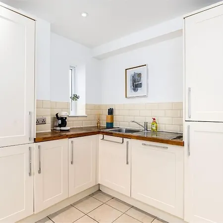 Fortified 4 Bedroom Holly بيت للعطل