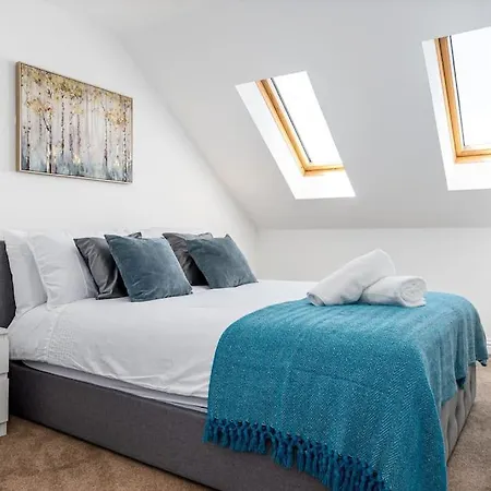 Fortified 4 Bedroom Holly بيت للعطل
