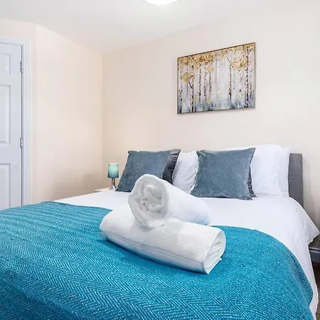 Fortified 4 Bedroom Holly بيت للعطل