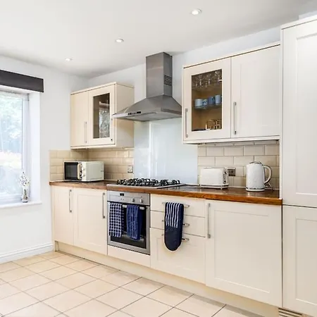 Fortified 4 Bedroom Holly بيت للعطل